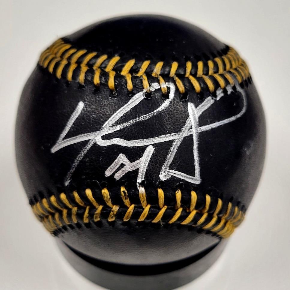 David Ortiz Signed Baseball Red Sox Beckett BAS Authenticated: David Ortiz Signed Baseball Red Sox Beckett BAS Authenticated This is an original signed baseball by David Ortiz, renowned player of the Boston Red Sox. The ball is authenticated by Beckett Authentica