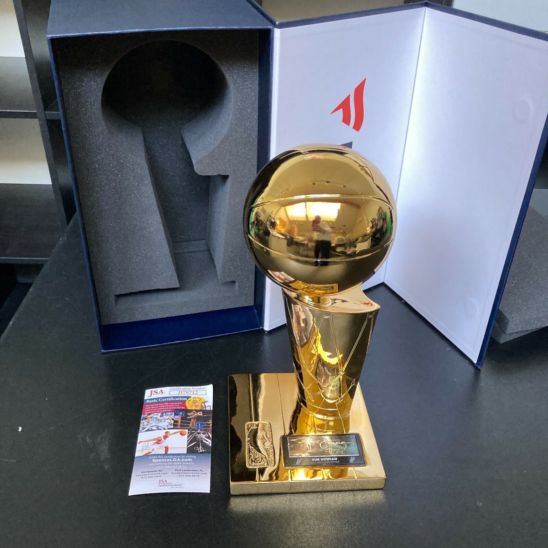 Tim Duncan Signed San Antonio Spurs Championship Trophy JSA Authenticated: Tim Duncan Signed San Antonio Spurs Championship Trophy JSA Authenticated Celebrate the legacy of Tim Duncan with this signed San Antonio Spurs NBA Championship Trophy. This remarkable piece features 