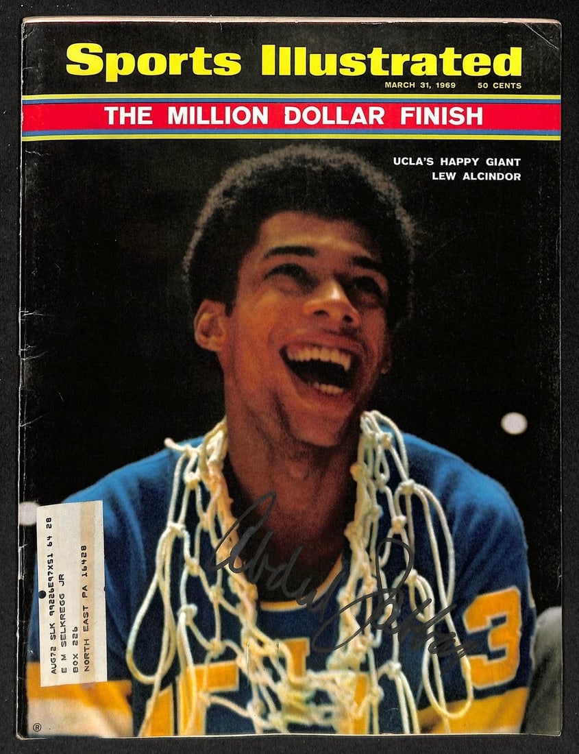 3/31/1969 Sports Illustrated Magazine Signed by Kareem Abdul-Jabbar PSA/DNA Authenticated: 3/31/1969 Sports Illustrated Magazine Signed by Kareem Abdul-Jabbar PSA/DNA Authenticated This is an original, pre-owned copy of the Sports Illustrated magazine featuring Kareem Abdul-Jabbar on the co