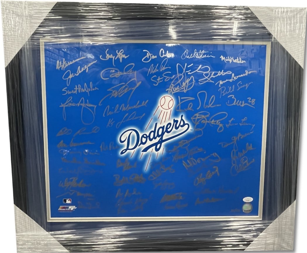 Dodgers Orel Hershiser Tommy Lasorda Kirk Gibson Signed 16x20 Photo Framed JSA: Dodgers Orel Hershiser Tommy Lasorda Kirk Gibson Signed 16x20 Photo Framed JSA This stunning 16x20 photo captures the essence of the Los Angeles Dodgers, featuring the signatures of legendary players 