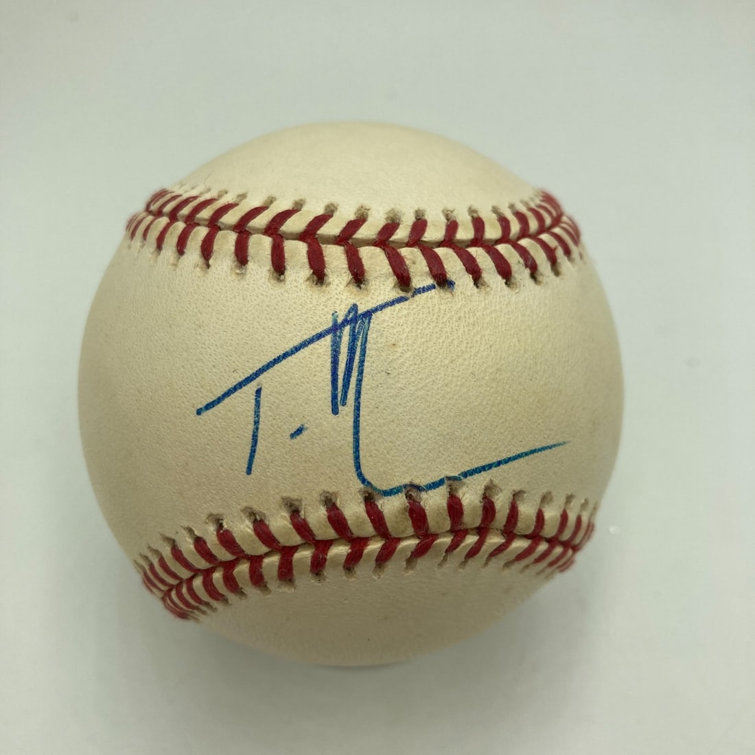 Tim McGraw Single Signed MLB Baseball with JSA Authentication: Tim McGraw Single Signed MLB Baseball with JSA Authentication This is a single signed American League baseball by the renowned country singer Tim McGraw. The autograph has been authenticated by James 