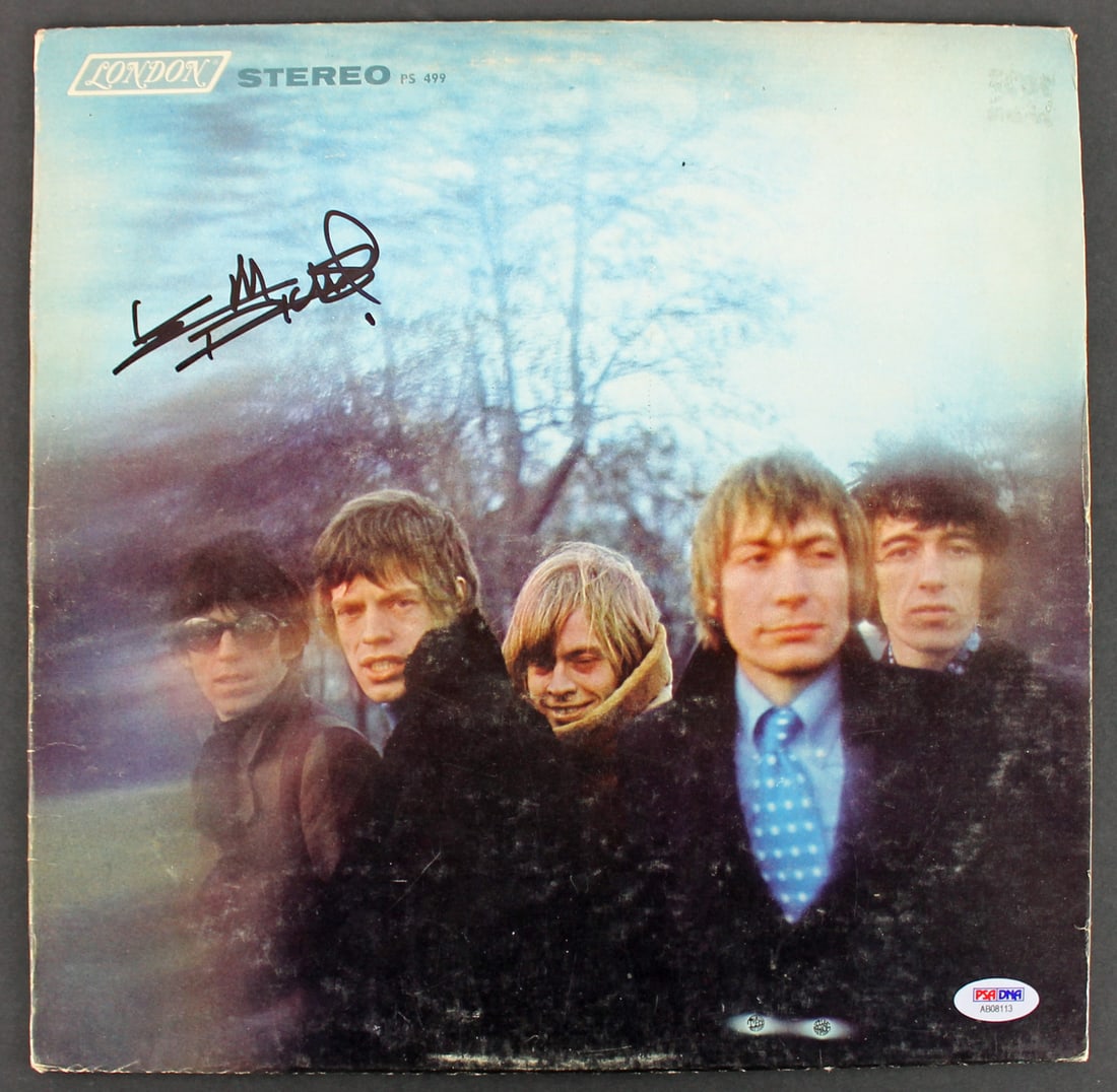 Keith Richards Signed Rolling Stones Album Cover Vinyl PSA/DNA Gem 10: Keith Richards Signed Rolling Stones Album Cover Vinyl PSA/DNA Gem 10 This remarkable item features a signed album cover with vinyl, personally autographed by Keith Richards, the legendary guitarist o