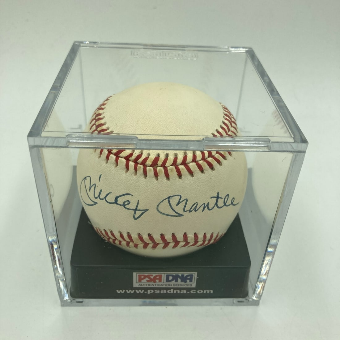 Mickey Mantle Signed MLB Baseball PSA DNA Graded MINT 9: Mickey Mantle Signed MLB Baseball PSA DNA Graded MINT 9 This is an official American League baseball signed by the legendary Mickey Mantle, a prominent player of the New York Yankees. The ball is auth