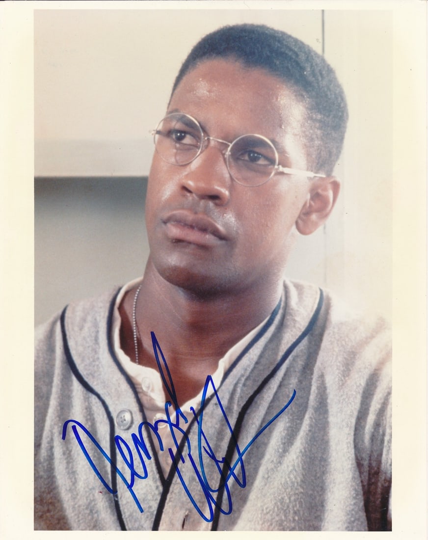 Denzel Washington Autographed 8x10 Photo BAS Beckett Authentication: Denzel Washington Autographed 8x10 Photo BAS Beckett Authentication This is an original 8x10 photograph of Denzel Washington, personally signed and autographed by the acclaimed actor. The photo comes 