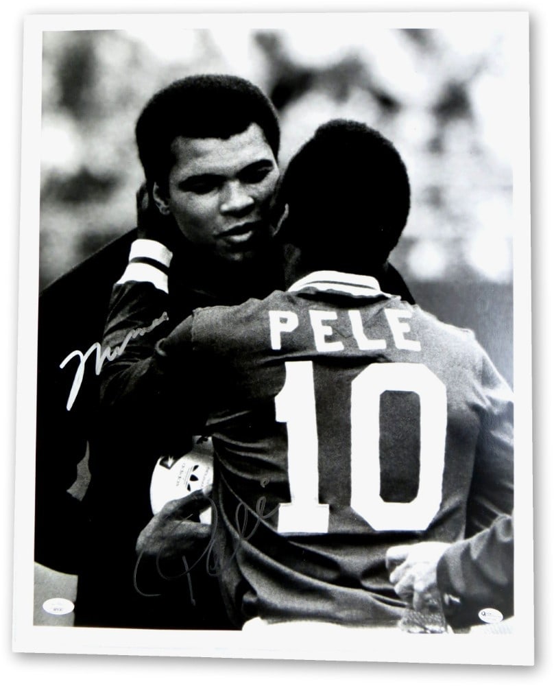 JSA 16x20 B W Muhammad Ali Pele Signed Photo: JSA 16x20 B W Muhammad Ali Pele Signed Photo This 16x20 black and white photo features dual autographs from Muhammad Ali and Pele. The photograph is an original and has been authenticated by James Spe