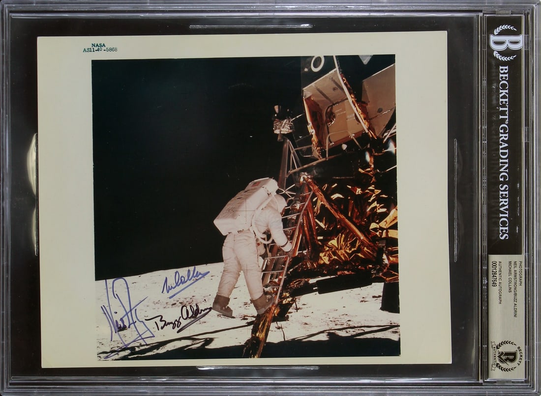 Beckett slabbed Apollo 11 astronaut signed 8x10 NASA blue photo (1 of 5)