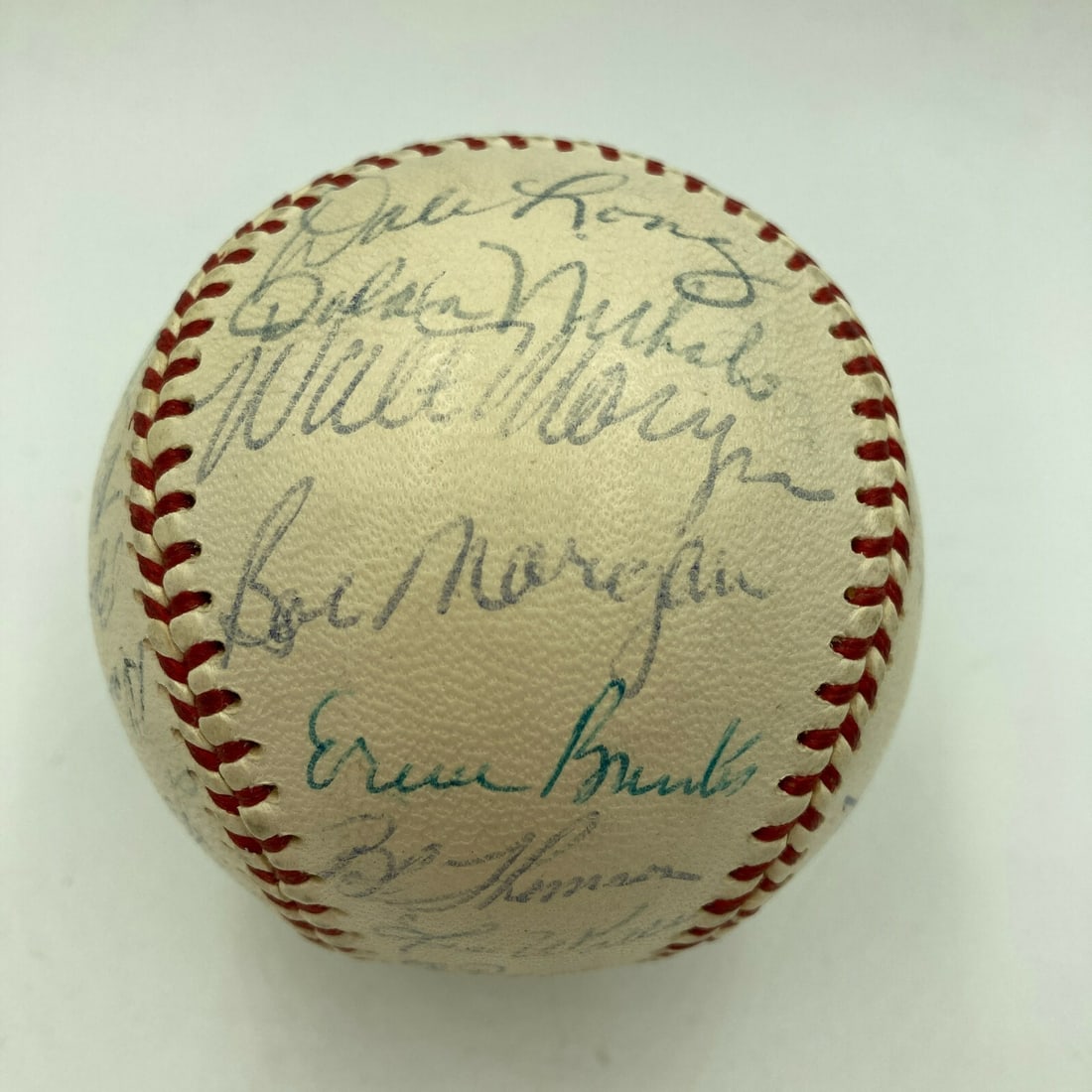1958 Cubs Team Signed Baseball with Ernie Banks JSA COA: 1958 Cubs Team Signed Baseball with Ernie Banks JSA COA This is an original 1958 Cubs Team Signed National League Baseball featuring 28 signatures, including that of the legendary Ernie Banks. The bal