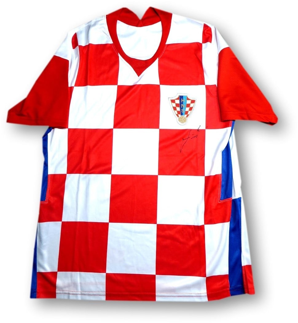 Croatia HNS jersey signed by Luka Modric Beckett authenticated: Croatia HNS jersey signed by Luka Modric Beckett authenticated This is a pre-owned Croatia national soccer team jersey autographed by Luka Modric. The jersey is authenticated by Beckett Authentication