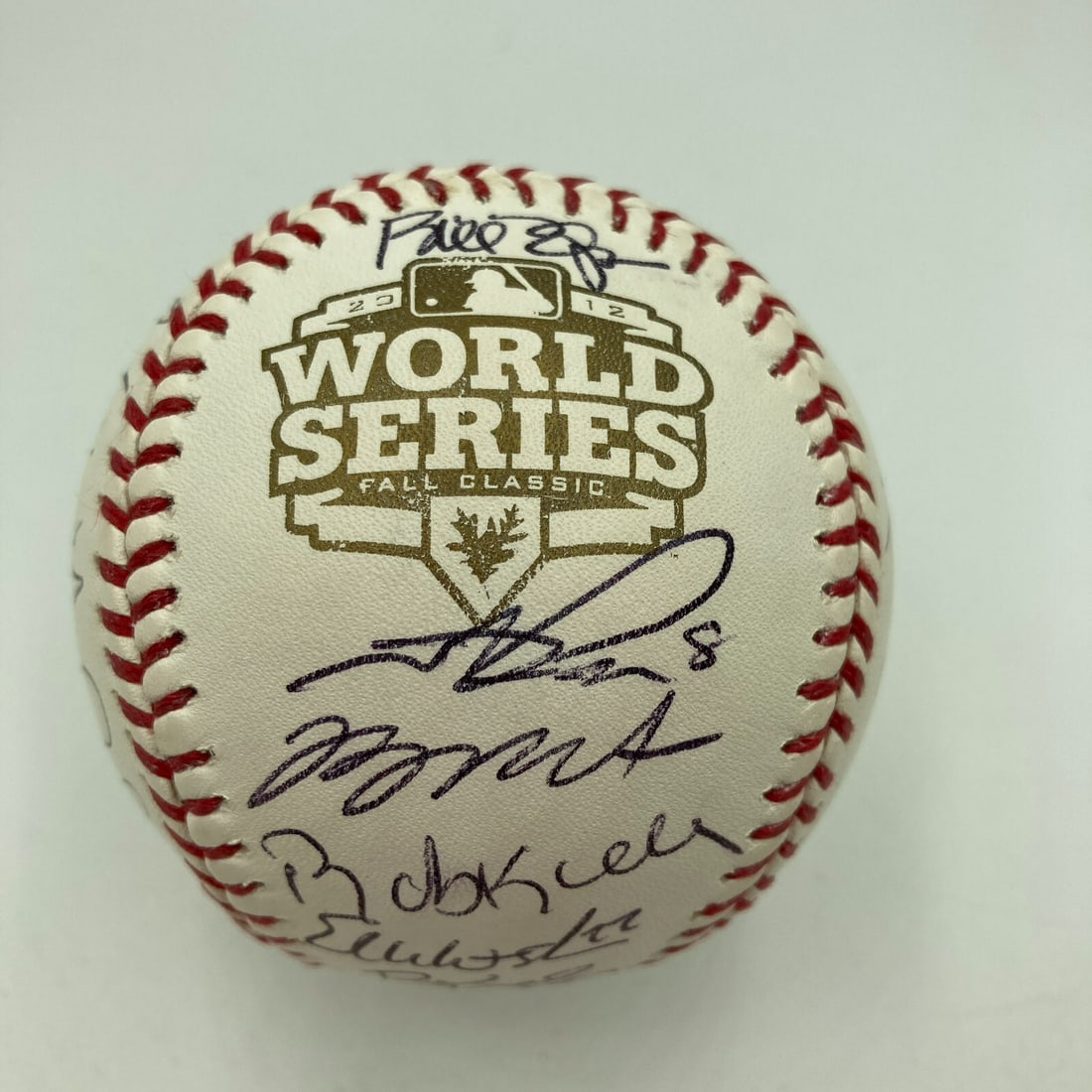 JSA COA 2012 Giants World Series baseball 26 signatures: JSA COA 2012 Giants World Series baseball 26 signatures This official World Series baseball is team-signed by the 2012 San Francisco Giants, celebrating their championship victory. The ball features 2