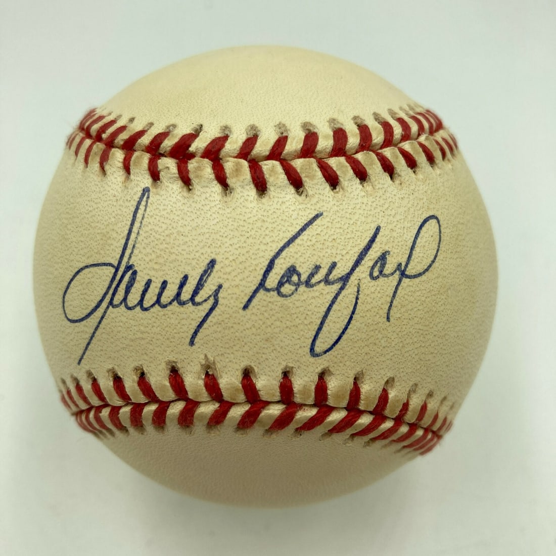 Sandy Koufax Signed Baseball with PSA DNA COA: Sandy Koufax Signed Baseball with PSA DNA COA This is a pre-owned National League baseball beautifully signed by Sandy Koufax, a legendary figure in MLB history. The ball comes with a PSA DNA Certific