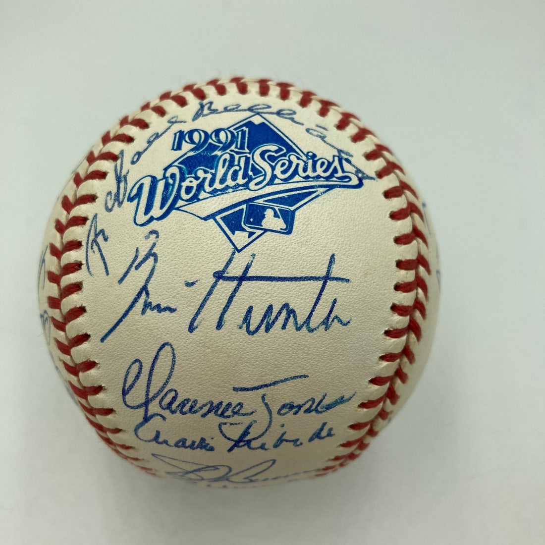 Atlanta Braves 1991 NL Champions Baseball Signed by 31 With JSA COA: Atlanta Braves 1991 NL Champions Baseball Signed by 31 With JSA COA This is an original 1991 Atlanta Braves National League Champions team-signed baseball featuring 31 signatures, including notable na