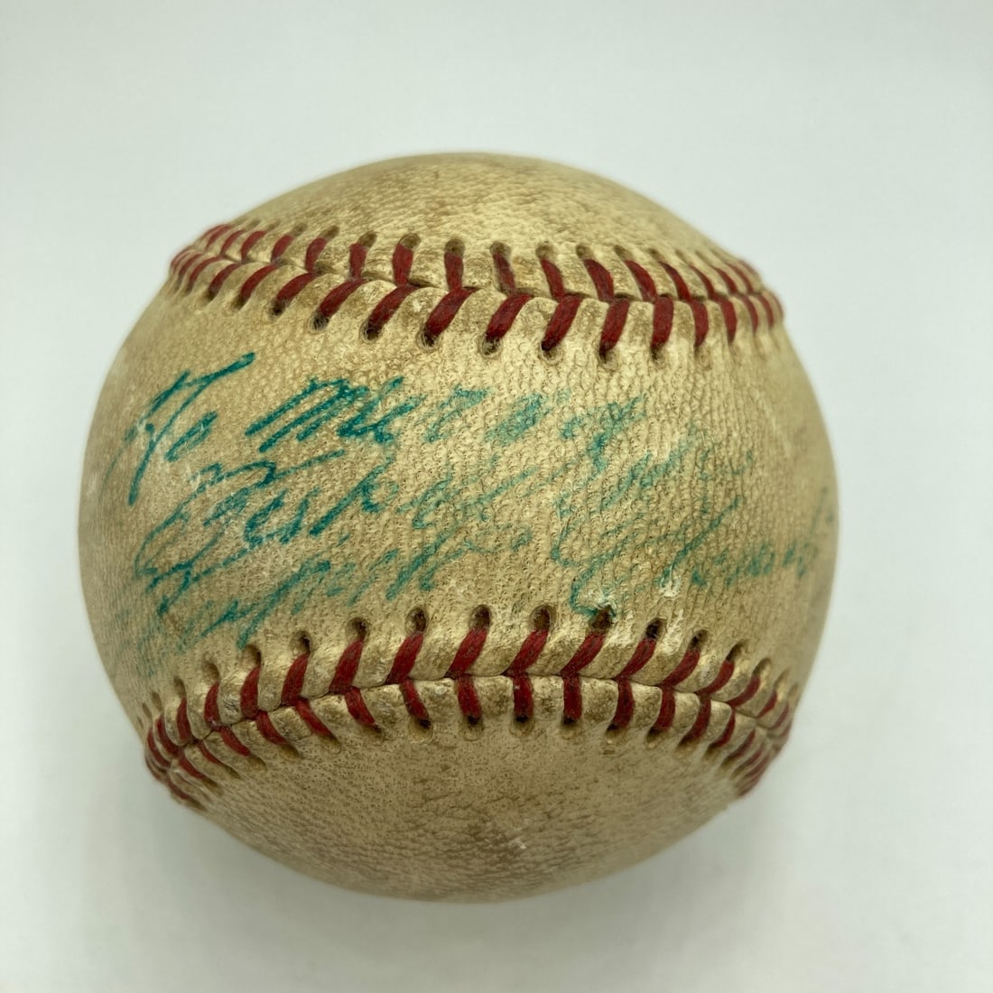 National League Baseball Signed by Roberto Clemente with PSA JSA Beckett LOA: National League Baseball Signed by Roberto Clemente with PSA JSA Beckett LOA This is an original Official National League (Giles) baseball signed by Roberto Clemente. The ball features Clemente's dist