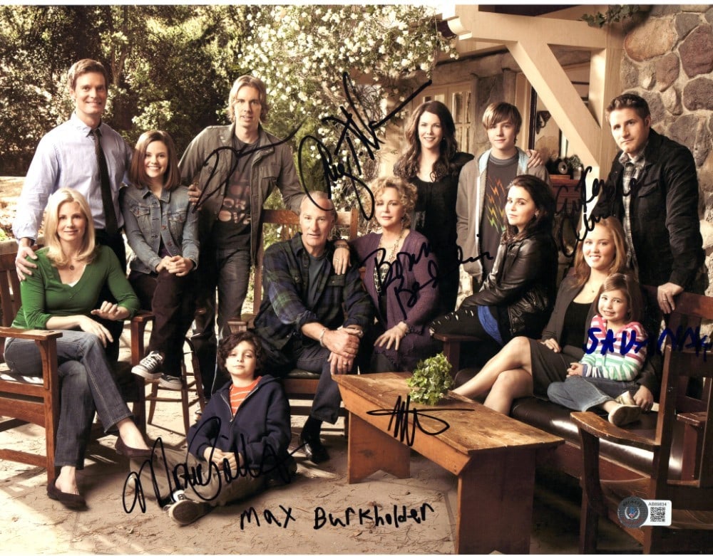 Parenthood Cast Autographed 11x14 Photo with Beckett Certification: Parenthood Cast Autographed 11x14 Photo with Beckett Certification This is an 11x14 photograph featuring the autographs of the main cast from the iconic television series 'Parenthood'. The signed phot