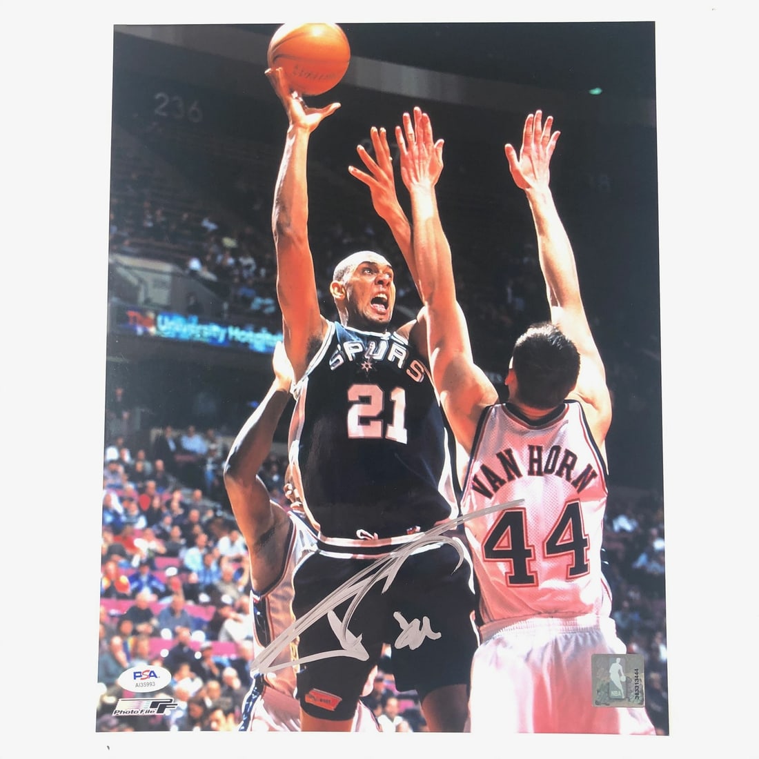 Tim Duncan Autographed 11x14 Photo PSA/DNA San Antonio Spurs: Tim Duncan Autographed 11x14 Photo PSA/DNA San Antonio Spurs This is an original 11x14 photograph of Tim Duncan, the legendary player of the San Antonio Spurs. The photograph features Duncan's