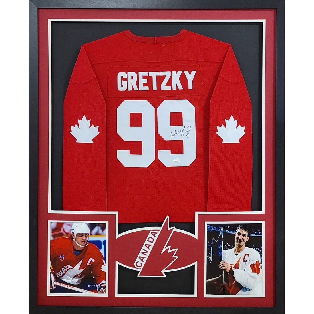 Wayne Gretzky Signed Team Canada Jersey Framed PSA/DNA COA: Wayne Gretzky Signed Team Canada Jersey Framed PSA/DNA COA This stunning framed jersey features the iconic autograph of Wayne Gretzky, renowned as one of the greatest hockey players of all time. The j