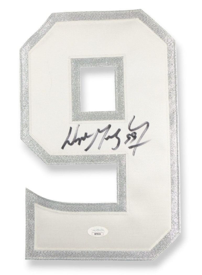 Wayne Gretzky Signed Los Angeles Kings #9 Patch JSA Authenticated (1 of 4)