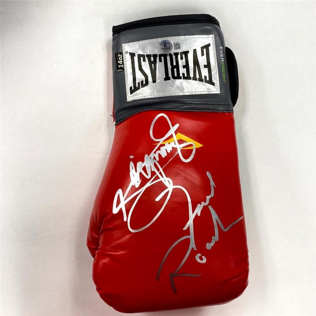 Everlast boxing glove autographed by Pacquiao and Roach with Beckett authentication (1 of 5)