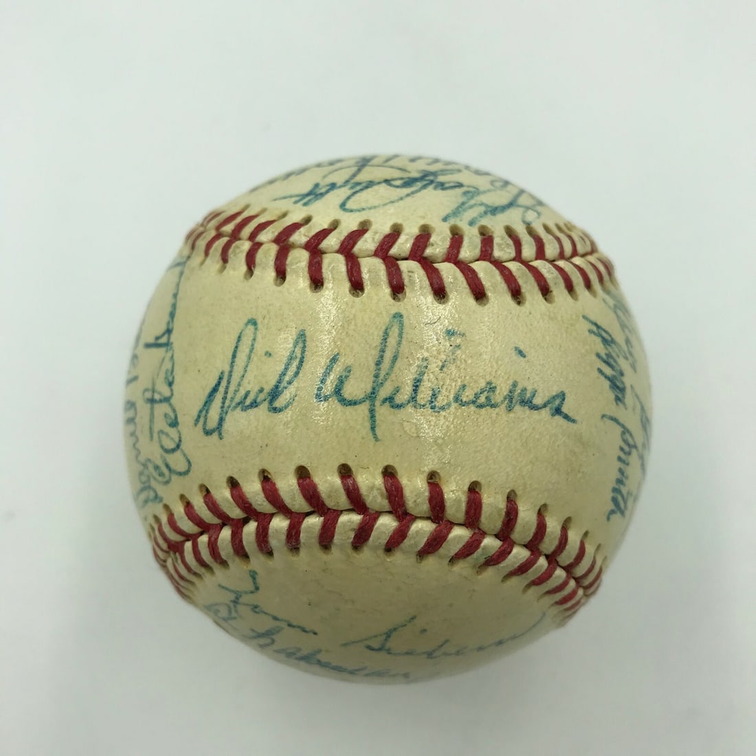 1967 Boston Red Sox Team Signed Baseball with JSA COA: 1967 Boston Red Sox Team Signed Baseball with JSA COA Relive the glory of the 1967 Boston Red Sox with this authentic team-signed American League baseball, featuring the legendary Carl Yastrzemski amo