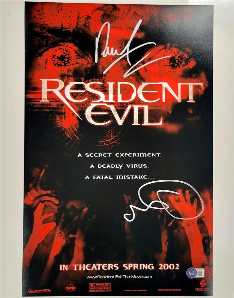 Milla Jovovich Signed Resident Evil Photo 12x18 Beckett Authenticated (1 of 4)