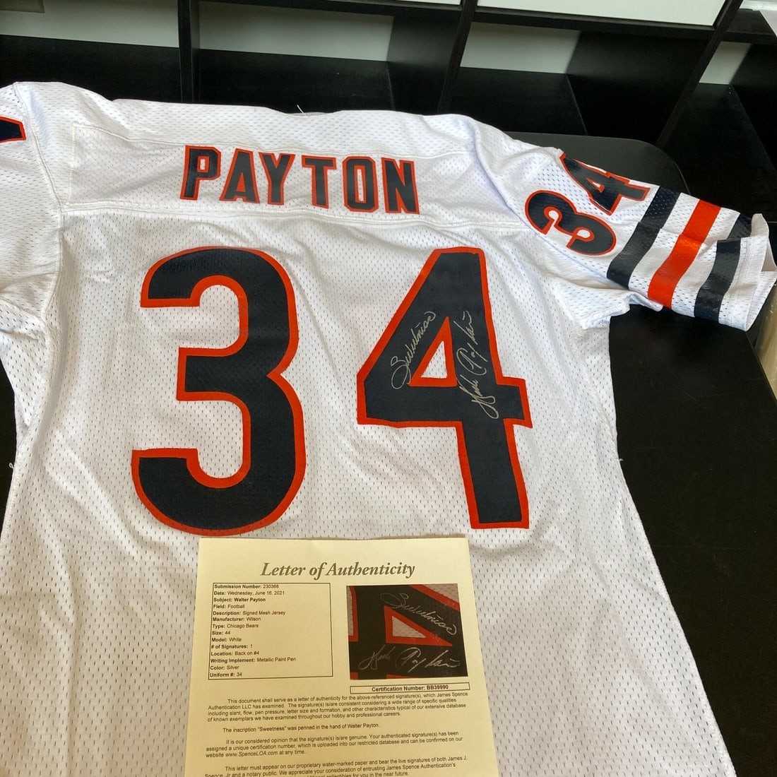 Walter Payton Signed Chicago Bears Jersey 1980s JSA COA Sweetness Inscription: Walter Payton Signed Chicago Bears Jersey 1980s JSA COA Sweetness Inscription Celebrate the legacy of football legend Walter Payton with this stunning signed Chicago Bears jersey. This original 1980's