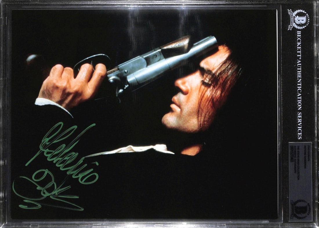 Antonio Banderas Desperado Signed 8x10 Photo Beckett Authenticated: Antonio Banderas Desperado Signed 8x10 Photo Beckett Authenticated Capture a piece of cinematic history with this autographed 8x10 color photograph of Antonio Banderas as El Mariachi in the film Despe