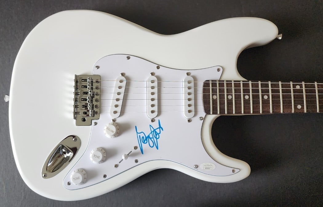 Autographed Guitar by George Strait with JSA Letter of Authenticity: Autographed Guitar by George Strait with JSA Letter of Authenticity This is an original guitar autographed by George Strait, the renowned singer, songwriter, and actor. The guitar is accompanied by a 