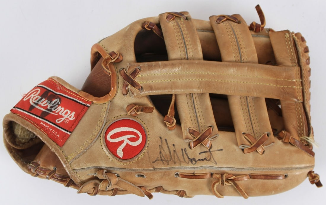 Robin Yount Game Used Signed Baseball Glove with PSA DNA COA (1 of 12)
