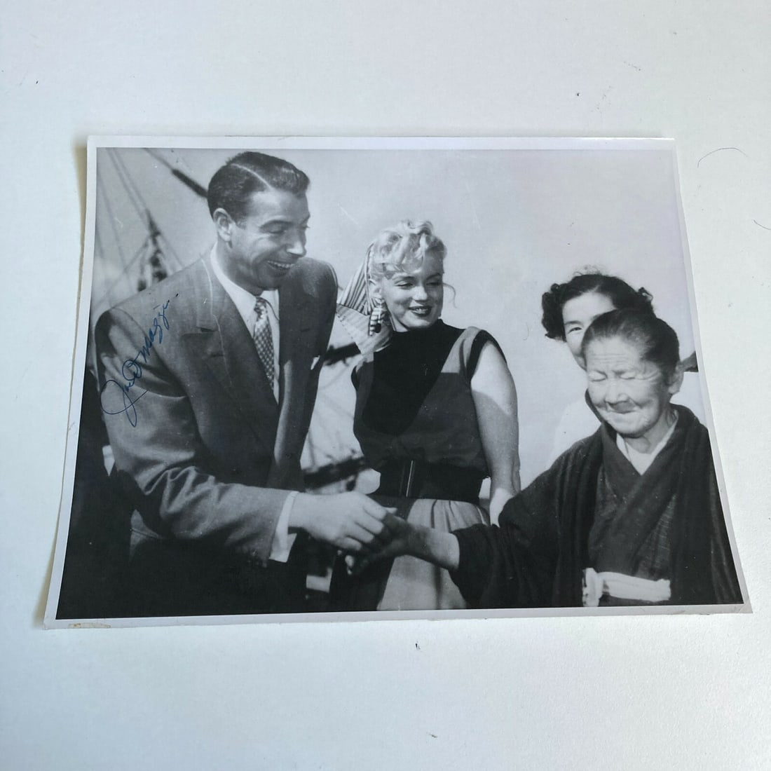 Rare Joe DiMaggio Signed Marilyn Monroe Photo 8x10 JSA COA: Rare Joe DiMaggio Signed Marilyn Monroe Photo 8x10 JSA COA This extremely rare 8x10 photograph captures a moment from Joe DiMaggio and Marilyn Monroe's honeymoon, showcasing DiMaggio's 10/10 blue shar