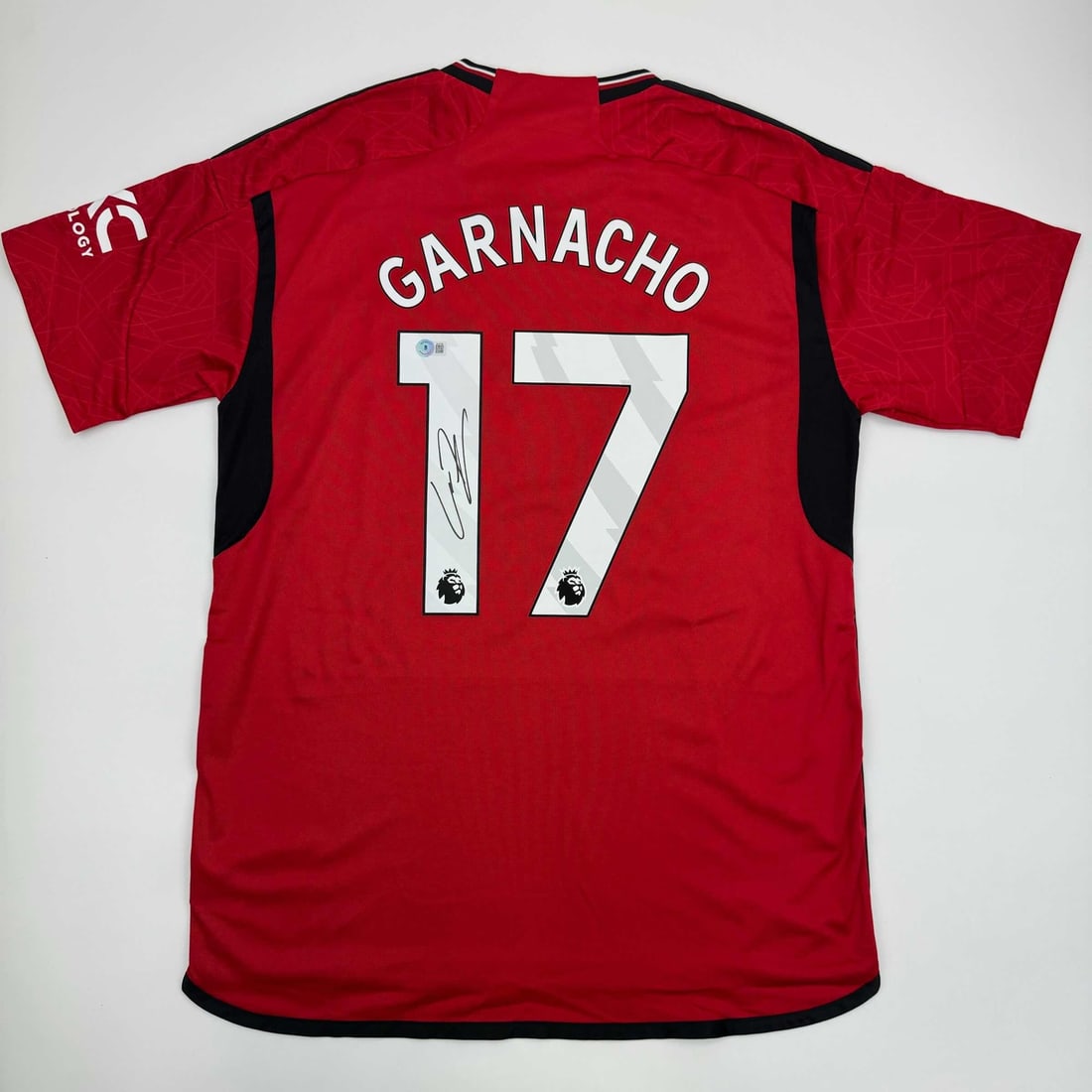 Alejandro Garnacho Signed Manchester United Red Jersey Beckett COA: Alejandro Garnacho Signed Manchester United Red Jersey Beckett COA Celebrate your passion for Manchester United with this authentic autographed jersey signed by Alejandro Garnacho. This original XL cu