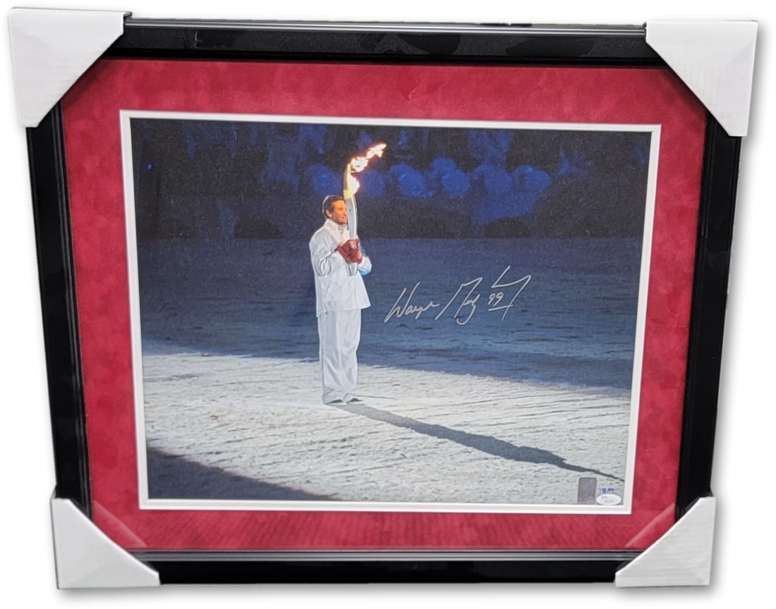 Framed Wayne Gretzky JSA Authenticated Signed Photo 2010 Canada Olympic Torch out of 199: Framed Wayne Gretzky JSA Authenticated Signed Photo 2010 Canada Olympic Torch out of 199 This framed photo features Wayne Gretzky and commemorates the 2010 Canada Olympic Torch. The photo is autograph