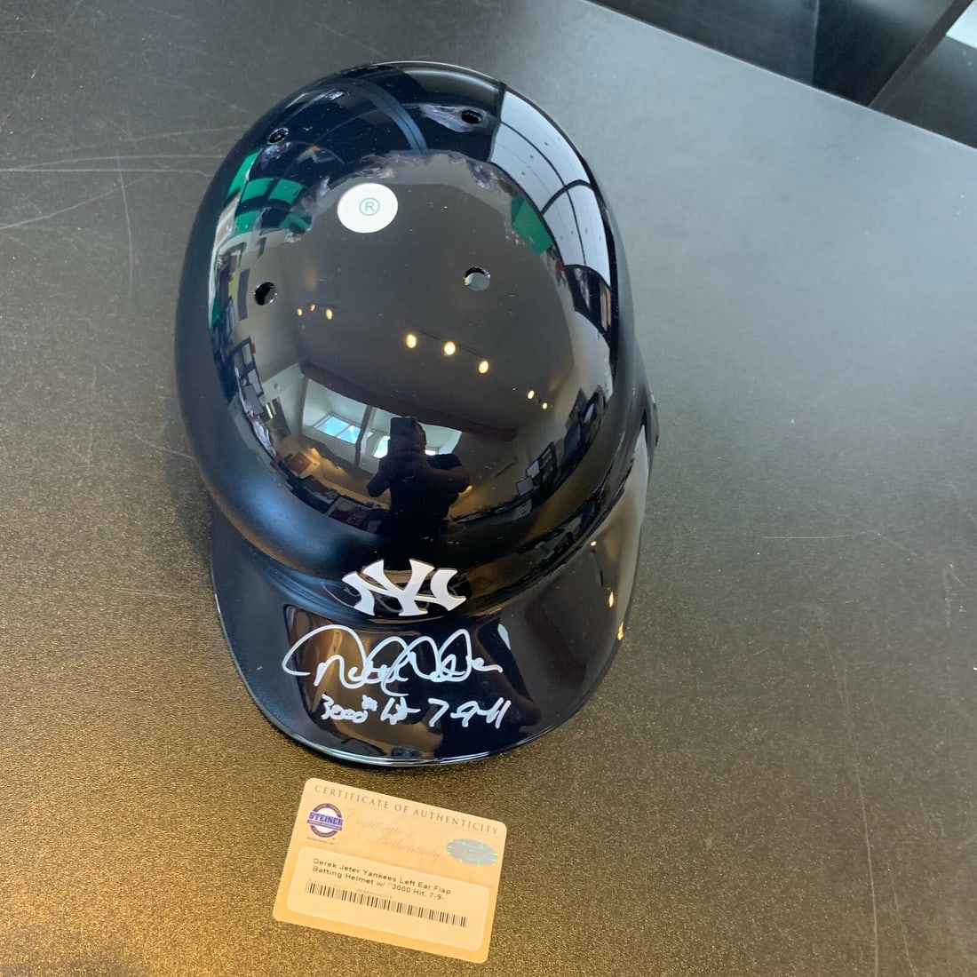 Derek Jeter Signed 3000th Hit Baseball Helmet with Steiner COA: Derek Jeter Signed 3000th Hit Baseball Helmet with Steiner COA This is a stunning Derek Jeter signed and inscribed baseball helmet commemorating his 3,000th hit on July 9, 2011. Authenticated by Stein