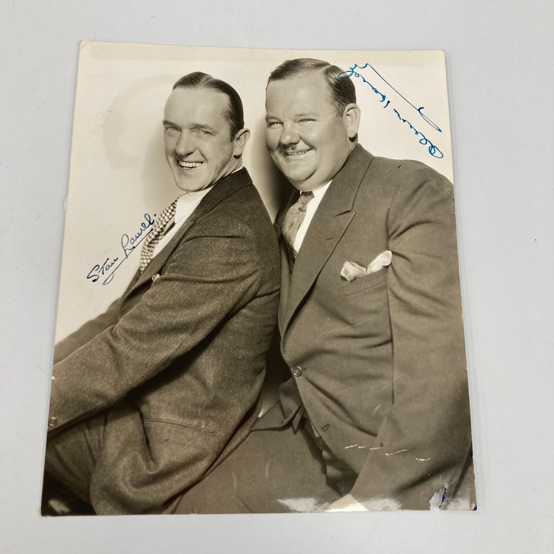 Stan Laurel Oliver Hardy Signed 8x10 Photo PSA DNA LOA: Stan Laurel Oliver Hardy Signed 8x10 Photo PSA DNA LOA This captivating 8x10 photograph showcases the iconic English comic duo Stan Laurel and Oliver Hardy, both of whom have graciously signed their n