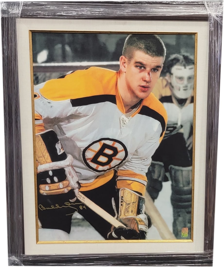 Bobby Orr Signed Photo Framed 13/44 WGA Boston Bruins: Bobby Orr Signed Photo Framed 13/44 WGA Boston Bruins This stunning framed image features the legendary Bobby Orr, a celebrated player for the Boston Bruins. The photo is an original and comes authent