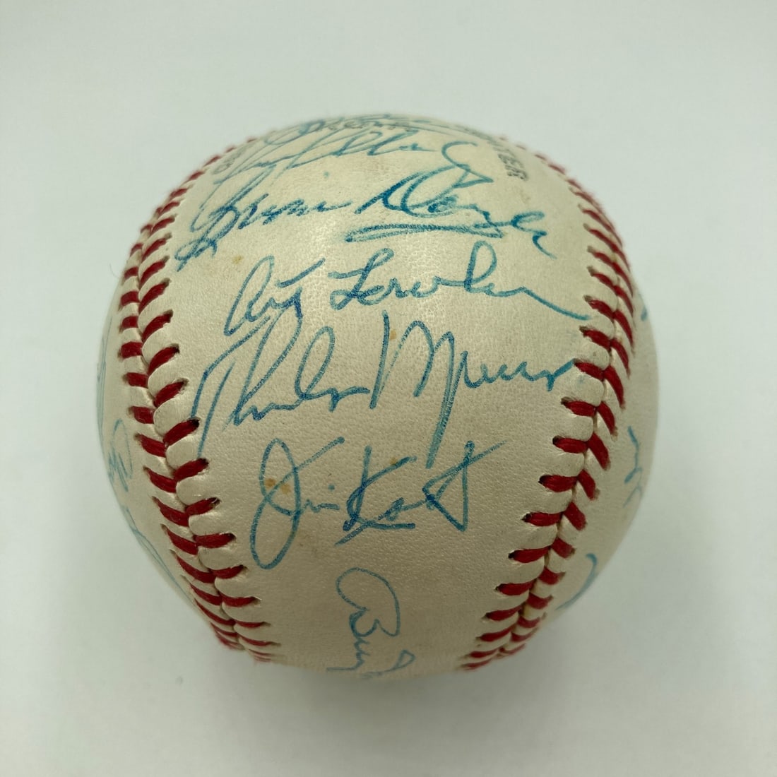 Thurman Munson 1979 Yankees Team Signed Baseball PSA DNA Rare 26 Signatures: Thurman Munson 1979 Yankees Team Signed Baseball PSA DNA Rare 26 Signatures This incredible 1979 New York Yankees team-signed baseball features the late Thurman Munson's autograph, making it a rare co