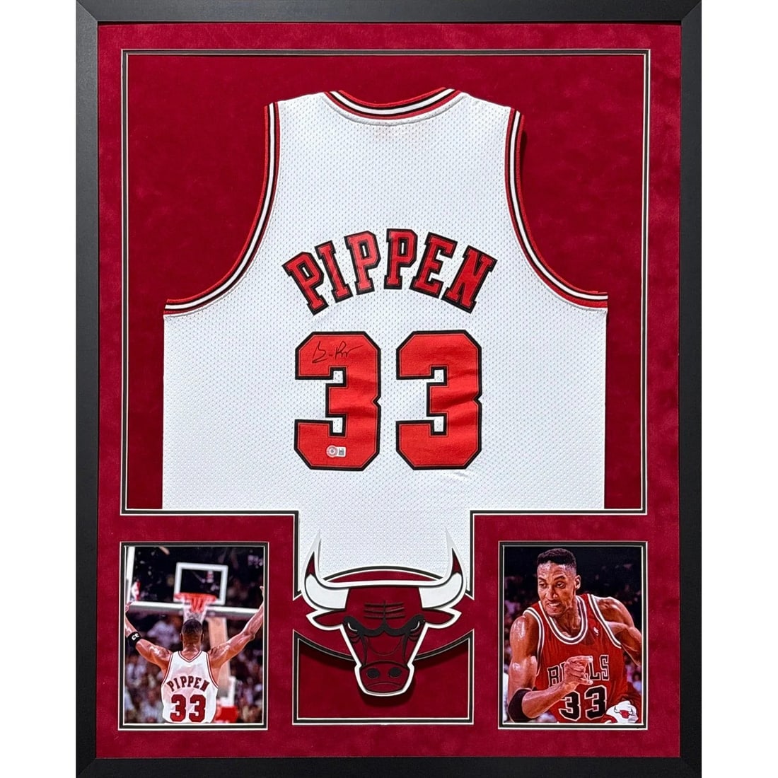 Scottie Pippen Autographed Framed Jersey Chicago Bulls Beckett Authenticated: Scottie Pippen Autographed Framed Jersey Chicago Bulls Beckett Authenticated Celebrate the legacy of Scottie Pippen with this autographed framed jersey. This impressive piece features a Chicago Bulls 