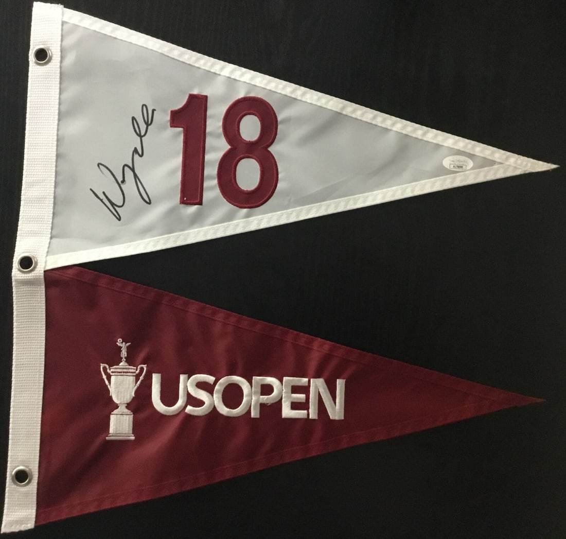Wyndam Clark Signed 2023 US Open #18 Pin Flag JSA Authenticated: Wyndam Clark Signed 2023 US Open #18 Pin Flag JSA Authenticated Celebrate a remarkable moment in golf with this officially licensed 2023 123rd US Open #18 Pin Flag, beautifully signed by PGA star Wynd