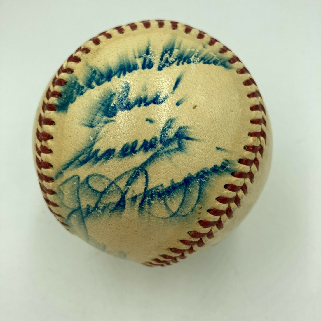 Joe Dimaggio 1940s Signed Baseball Welcome To America JSA COA: Joe Dimaggio 1940s Signed Baseball Welcome To America JSA COA This remarkable baseball features the legendary Joe DiMaggio's signature from his playing days in the 1940s. The ball is an Official Ameri