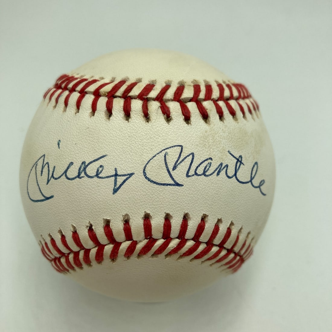 Mickey Mantle Signed Baseball PSA DNA Graded 10 GEM MINT: Mickey Mantle Signed Baseball PSA DNA Graded 10 GEM MINT This is a rare Mickey Mantle signed American League baseball, authenticated by Professional Sports Authenticator (PSA) with a prestigious Grade