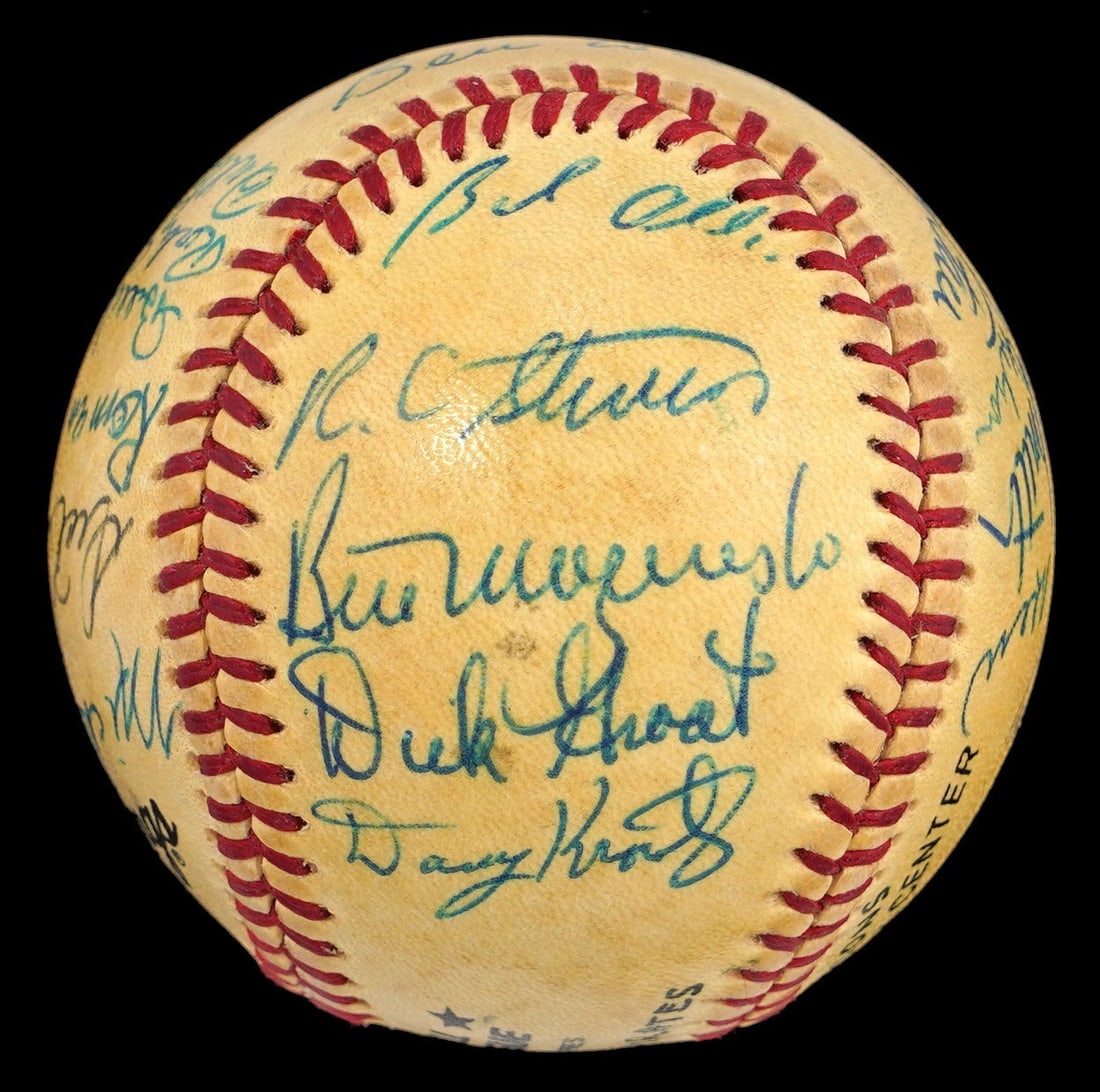 1960 Pittsburgh Pirates Team Signed Baseball 23 Autographs Beckett LOA: 1960 Pittsburgh Pirates Team Signed Baseball 23 Autographs Beckett LOA Celebrate the legacy of the 1960 Pittsburgh Pirates with this team-signed baseball, featuring 23 signatures from members of the c
