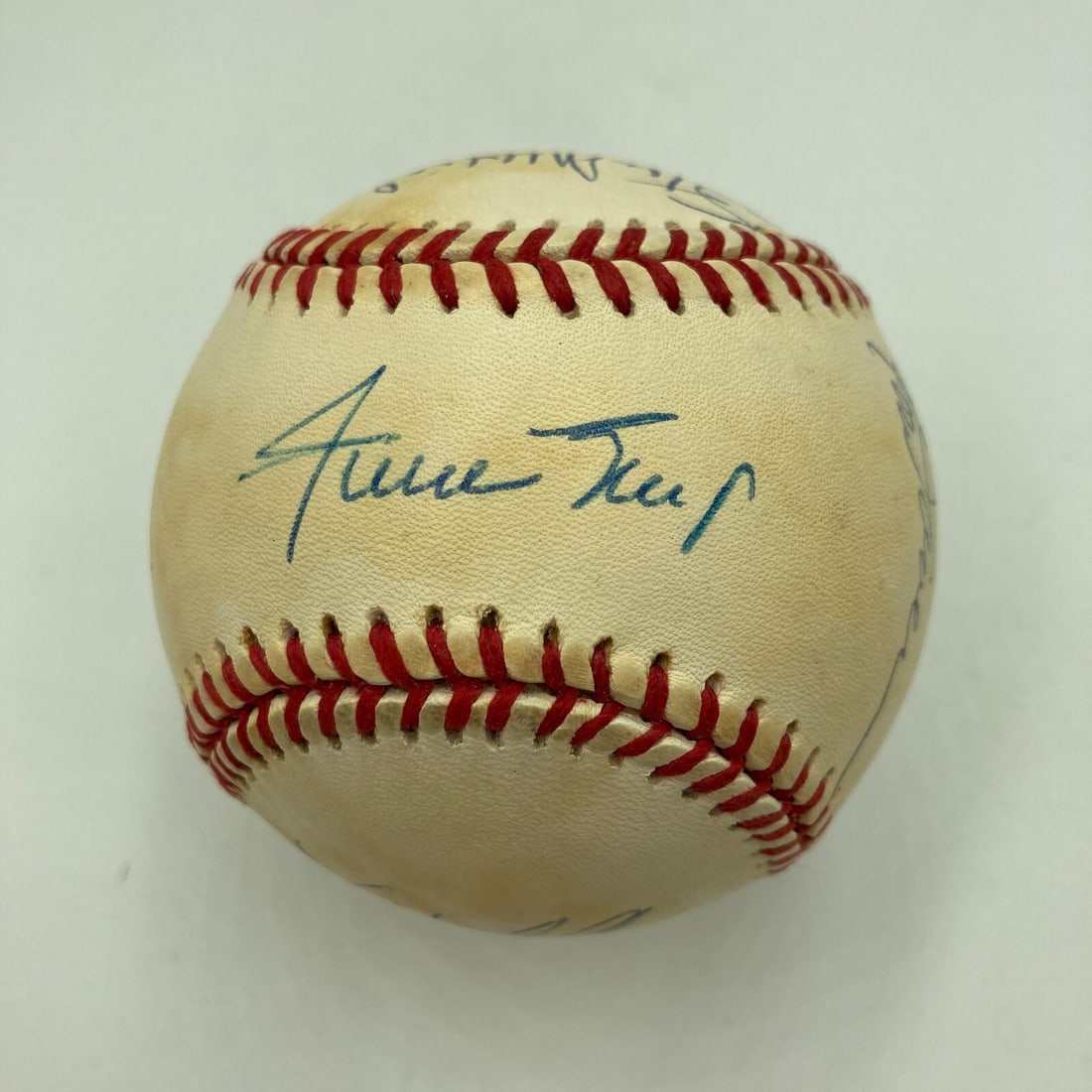 3,000 Hit Club Signed Baseball with 11 Legends BAS Authenticated: 3,000 Hit Club Signed Baseball with 11 Legends BAS Authenticated This authentic Official National League baseball is a remarkable collector's item from the 3,000 Hit Club, featuring 11 legendary signa