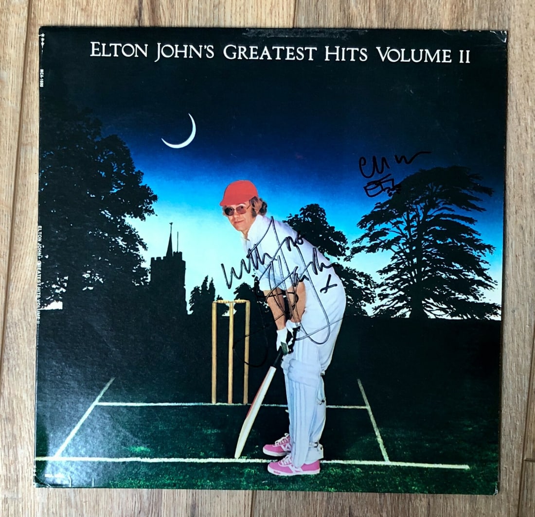 Elton John Signed Greatest Hits Volume II Album JSA Authenticated: Elton John Signed Greatest Hits Volume II Album JSA Authenticated This is an original 1977 album "GREATEST HITS Volume II" signed by the legendary music icon Elton John. The album features his autogra