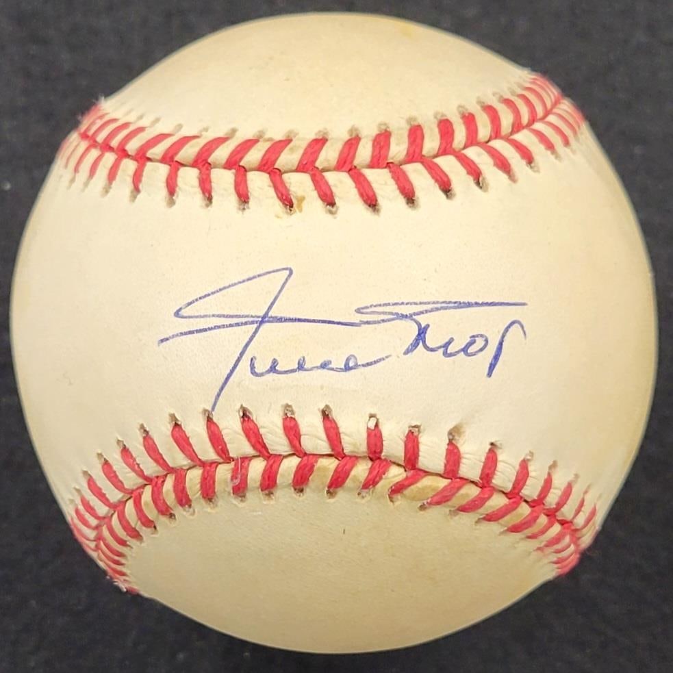 Willie Mays Signed Baseball San Francisco Giants Beckett BAS Authenticated: Willie Mays Signed Baseball San Francisco Giants Beckett BAS Authenticated This is an official National League baseball signed by the legendary Willie Mays. The ball is authenticated by Beckett Authen