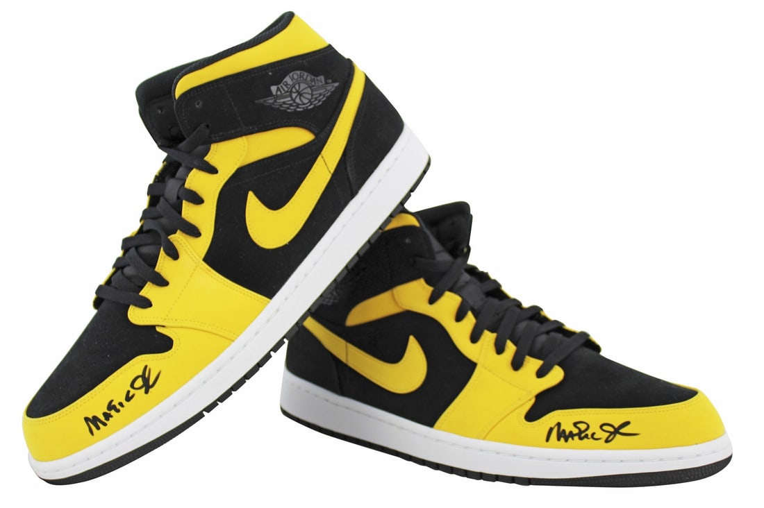 Magic Johnson Signed 2018 Nike Air Jordan 1 Size 15 Shoes BAS Witnessed COA: Magic Johnson Signed 2018 Nike Air Jordan 1 Size 15 Shoes BAS Witnessed COA This pair of 2018 Nike Air Jordan 1 Mid shoes, size 15, is a remarkable collectible personally signed by Magic Johnson, the 