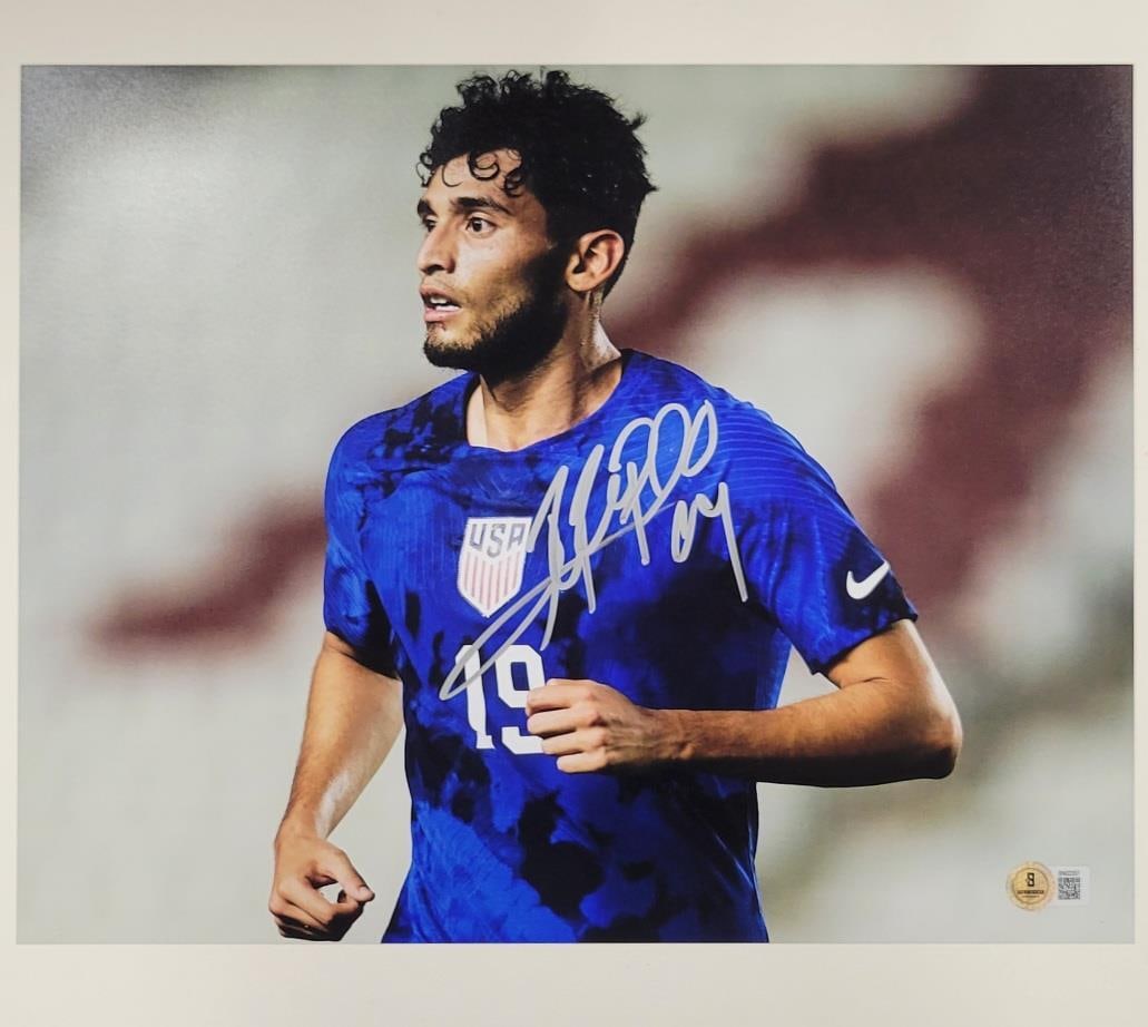 Ricardo Pepi Signed USMNT 11x14 Photo Beckett Authenticated: Ricardo Pepi Signed USMNT 11x14 Photo Beckett Authenticated Capture a piece of soccer history with this signed 11x14 photo of Ricardo Pepi representing the USMNT (Team USA). This original photograph s