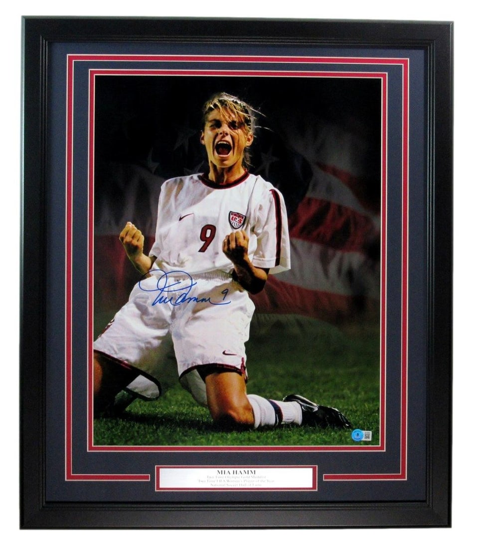 Framed 16x20 Photo Signed by Mia Hamm Beckett Authenticated US Women's Soccer (1 of 4)