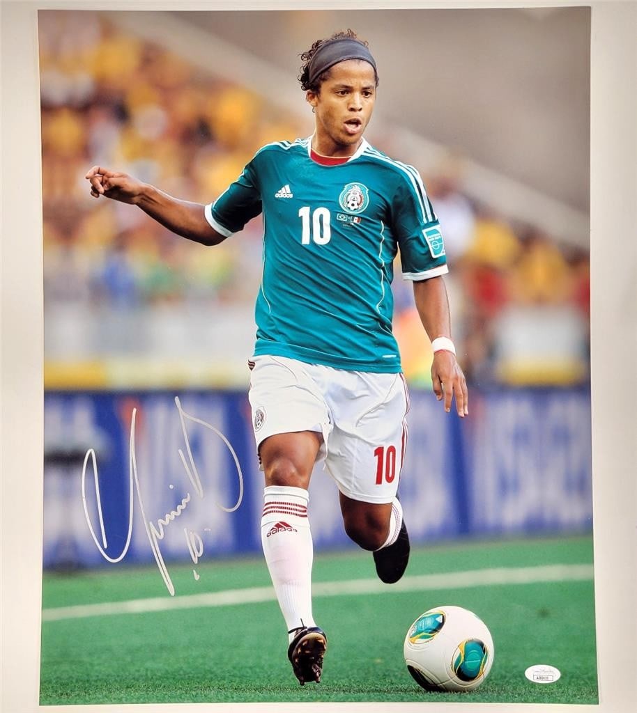 Giovanni Dos Santos Signed Mexico 16x20 Photo JSA Authenticated: Giovanni Dos Santos Signed Mexico 16x20 Photo JSA Authenticated This is a signed 16x20 photo of Giovanni Dos Santos representing Team Mexico. The photo is an original piece, authenticated by James Spe