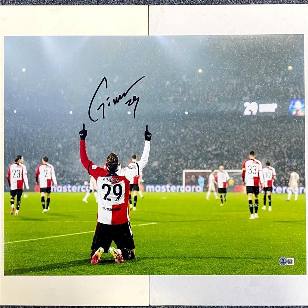 Autographed 16x20 Soccer Photograph Santiago Gimenez Mexico Beckett Authenticated: Autographed 16x20 Soccer Photograph Santiago Gimenez Mexico Beckett Authenticated This 16x20 photo features the authentic autograph of Santiago Gimenez, a prominent soccer player for Mexico. The autog