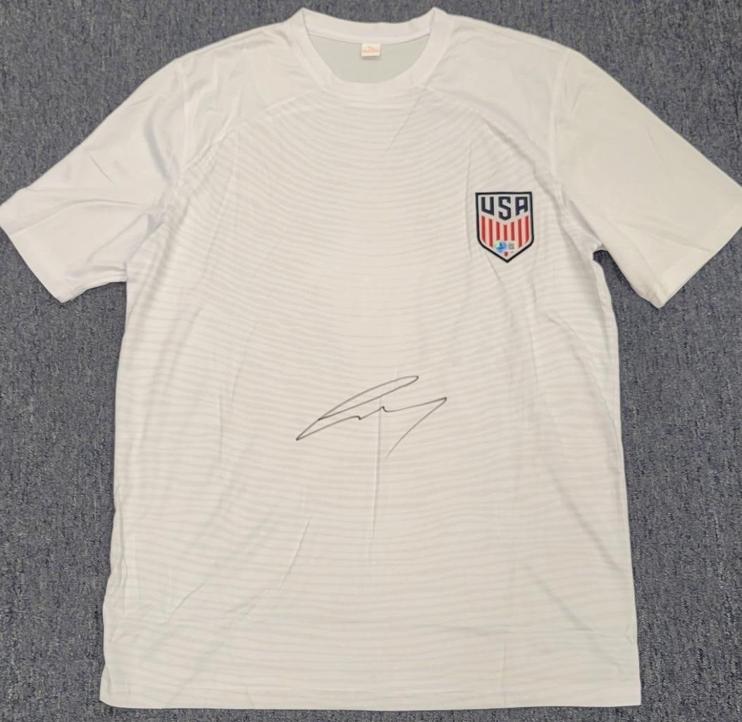Gio Reyna Signed Team USA USMNT Jersey Beckett Authenticated: Gio Reyna Signed Team USA USMNT Jersey Beckett Authenticated This is an original signed jersey of Gio Giovanni Reyna representing the USA Men's National Team (USMNT). The jersey comes with authenticat