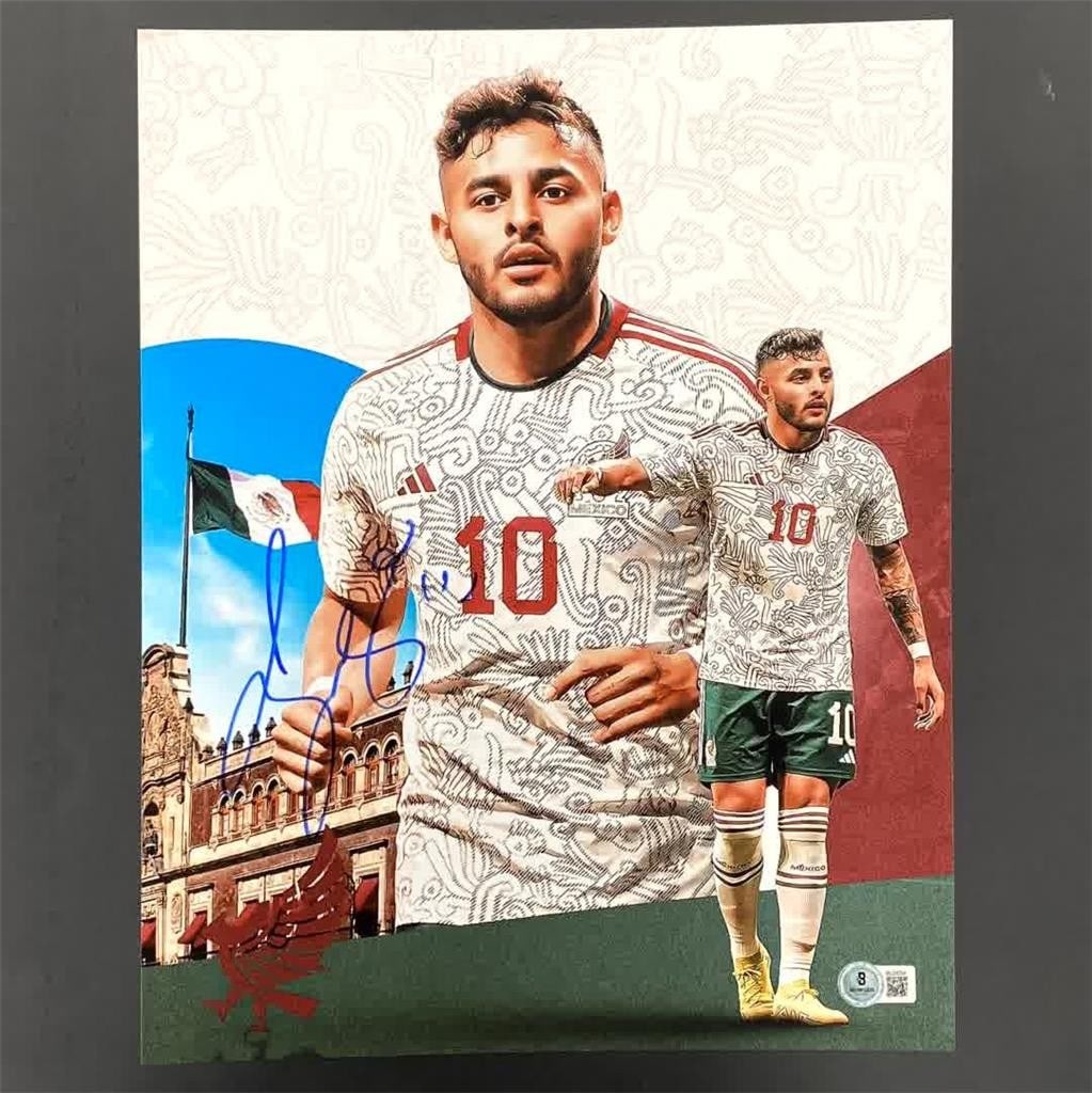 Autographed 11x14 Photo Alexis Vega Guadalajara Mexico Beckett Authenticated: Autographed 11x14 Photo Alexis Vega Guadalajara Mexico Beckett Authenticated This is an original 11x14 photograph signed by Alexis Vega, featuring his time with the Mexico soccer team. The autograph i
