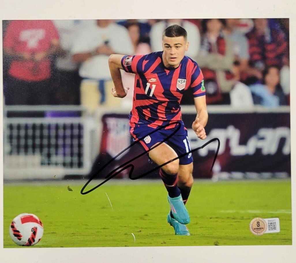 Giovanni Gio Reyna Signed USMNT 8x10 Photo Beckett Authenticated: Giovanni Gio Reyna Signed USMNT 8x10 Photo Beckett Authenticated This 8x10 photo features Giovanni Gio Reyna, a prominent player of the USMNT (United States Men's National Team), showcasing his autogr